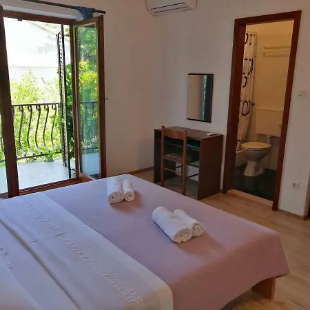 Apartments And Room Caric Jelsa  Exterior photo