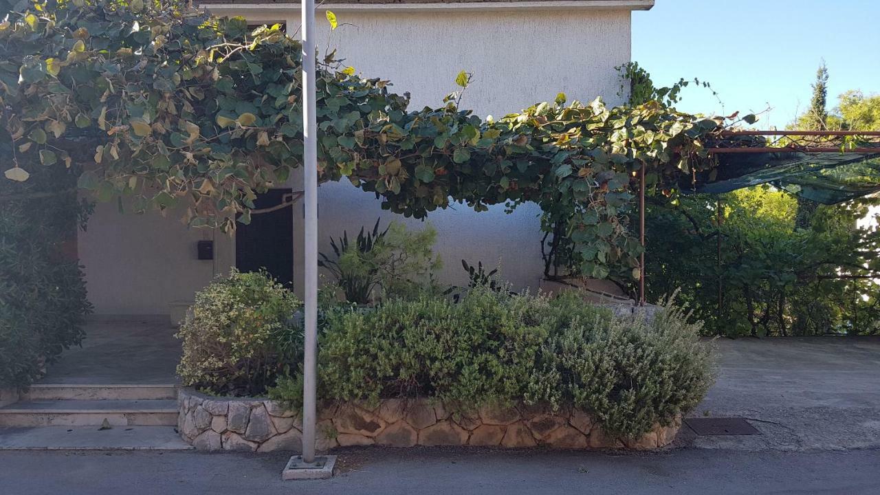 And Caric Apartment Jelsa (Hvar)