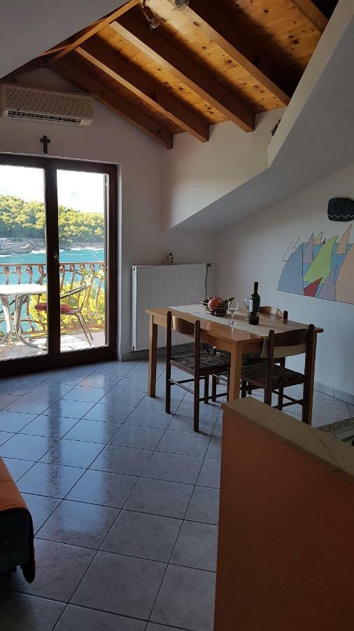 And Caric Apartment