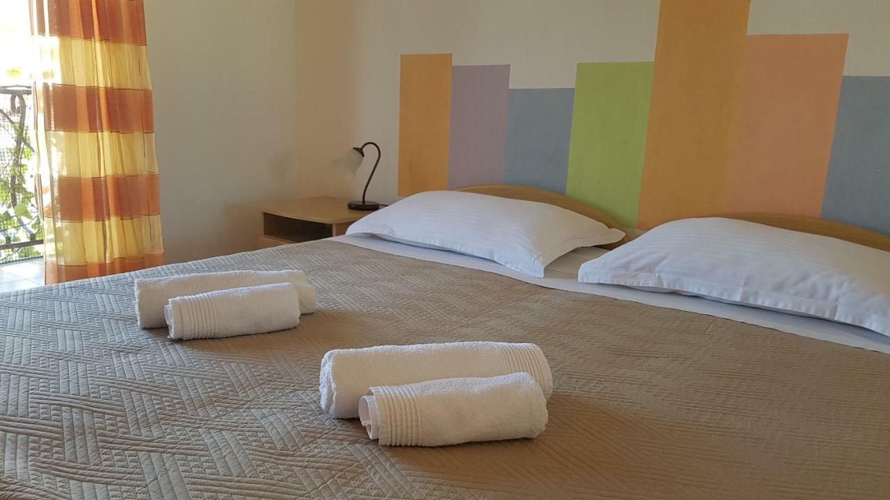 Apartment And Caric *