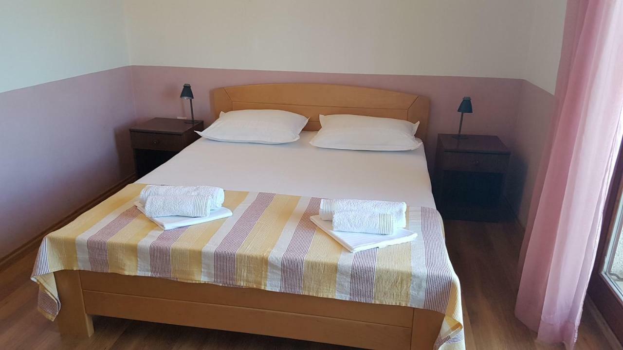 And Caric Apartment Jelsa (Hvar)