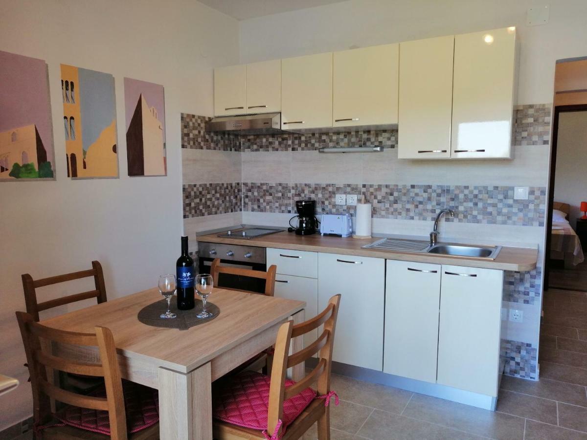 Apartment And Caric