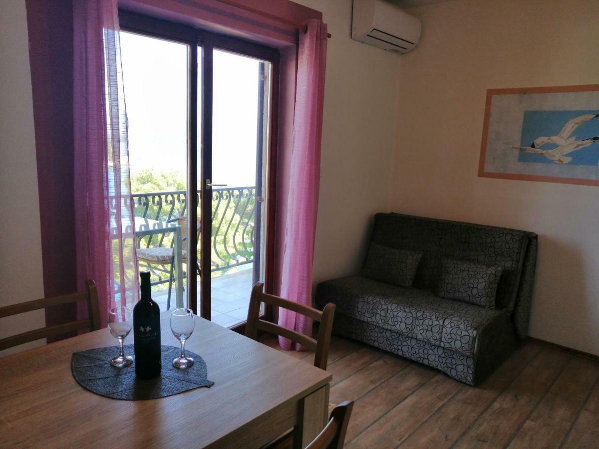 And Caric Apartment