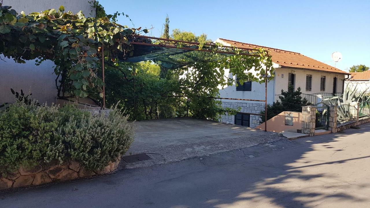 And Caric Apartment Jelsa (Hvar)